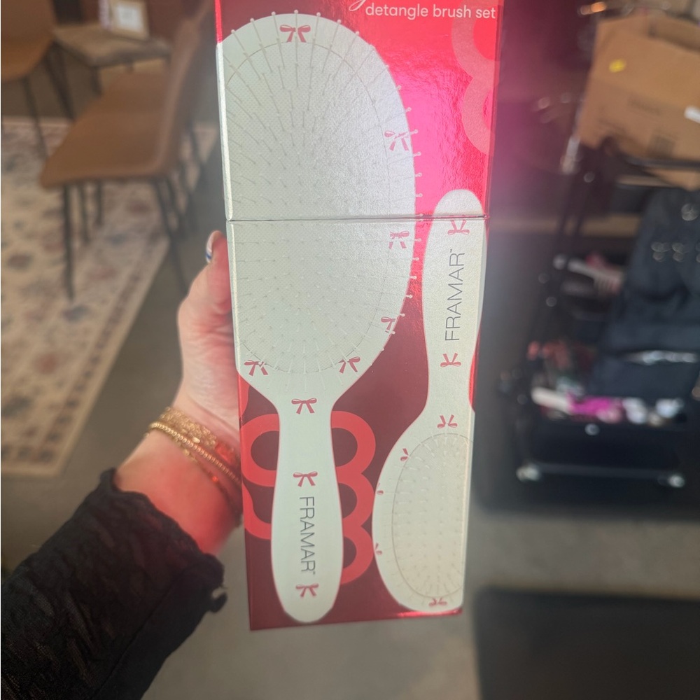 Framar Red Bow Detangle Brush Set